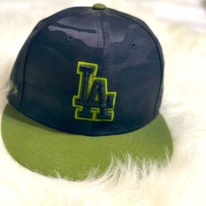 CAMO LA DODGERS FLATBILL CAP.